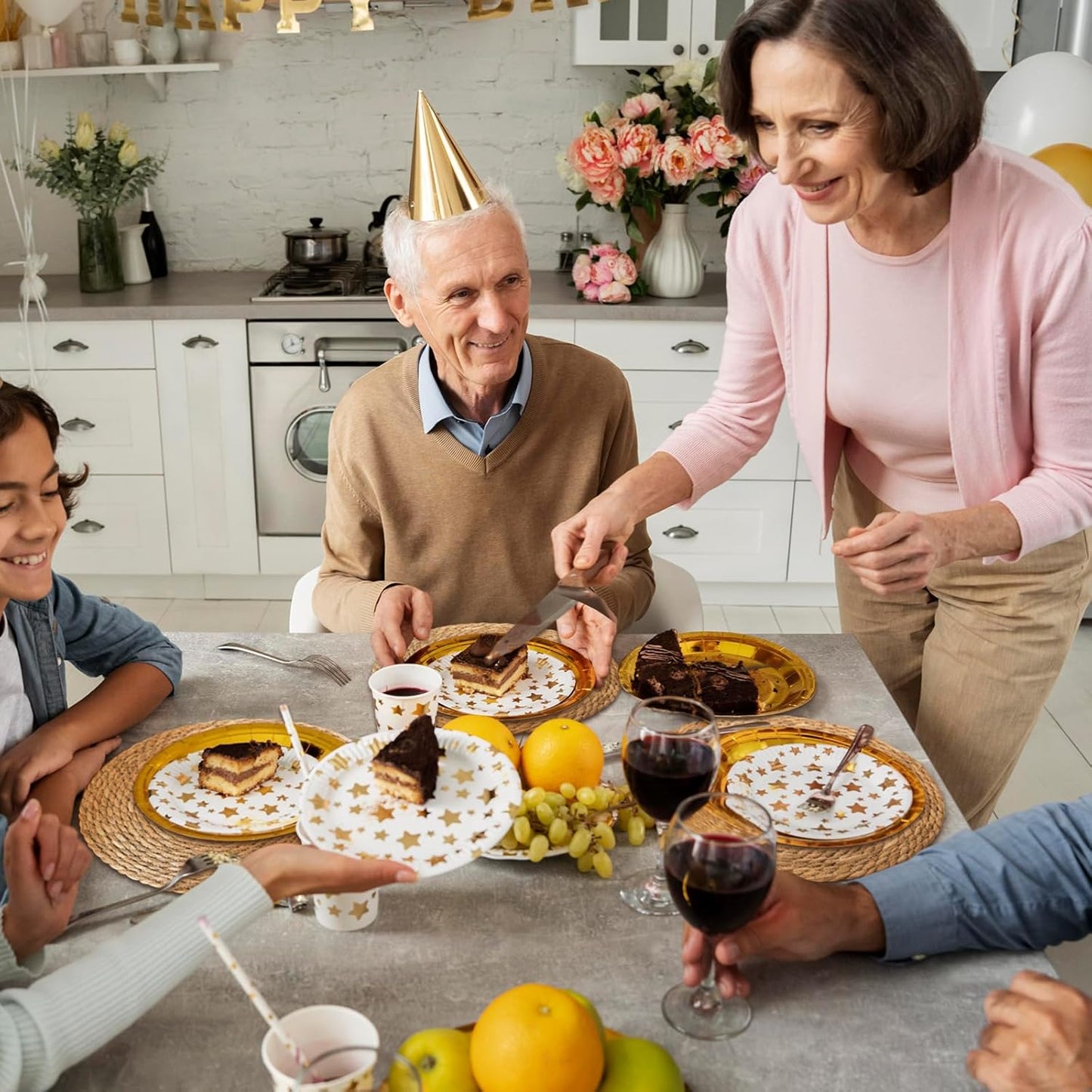 Woven Placemats Set of 8, 13.8" Natural Water Hyacinth Round Rattan Placemats with Wooden Beads Napkin Rings for Kitchen Dining Table Decor