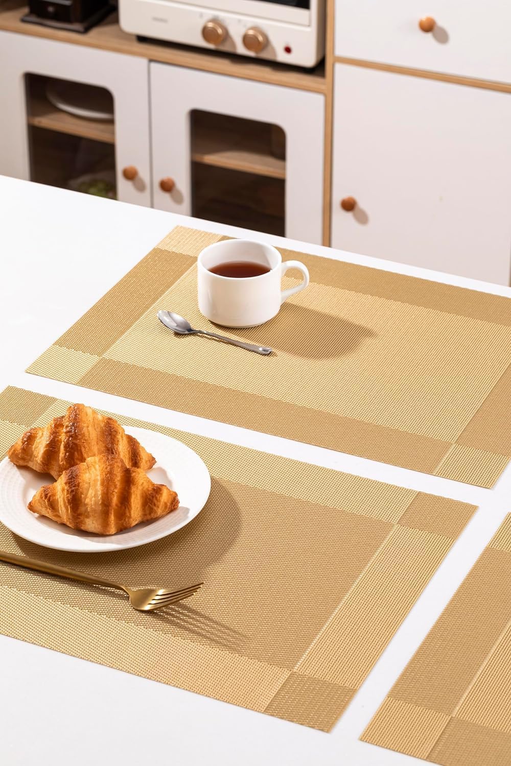 LEXMORE PlaceMats Set of 12 Vinyl/Plastic Woven Place Mats for Kitchen Table Indoor/Outdoor Washable PlaceMat Wipeable Dining Table Mats(Gold Cube)