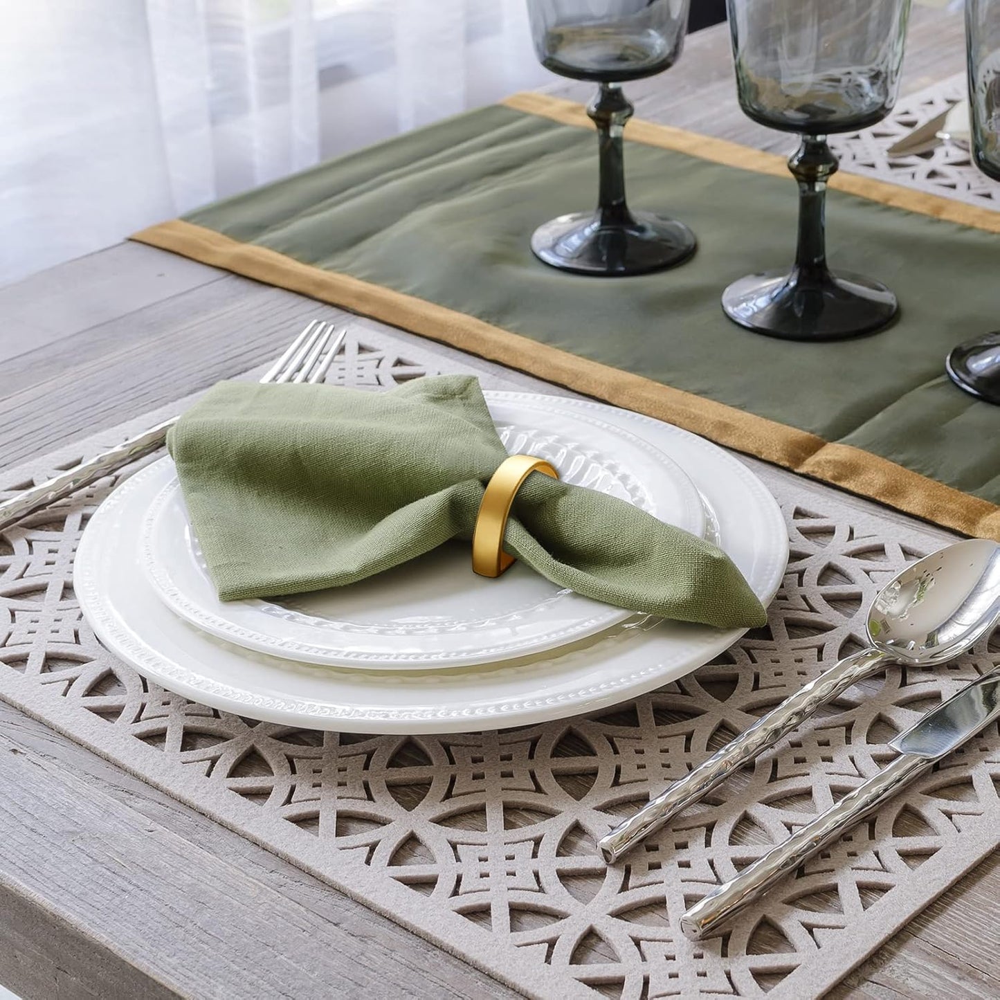 20 Pcs Stainless Steel Napkin Rings Festival Metal Napkin Ring Holders Modern Serviette Buckles Metallic Adornment for Table Settings Kitchen Dinner Party Wedding (Matte Gold Semicircle)