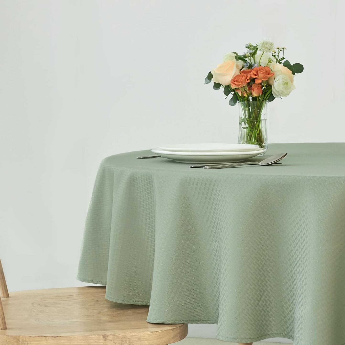 maxmill Round Weaved Texture Design Tablecloth Spill-Proof Wrinkle Free Soft Washable Table Cloth for Circular Table Cover, for Dining Room Banquet Parties Holiday Dinner, 90 Inch Sage Green