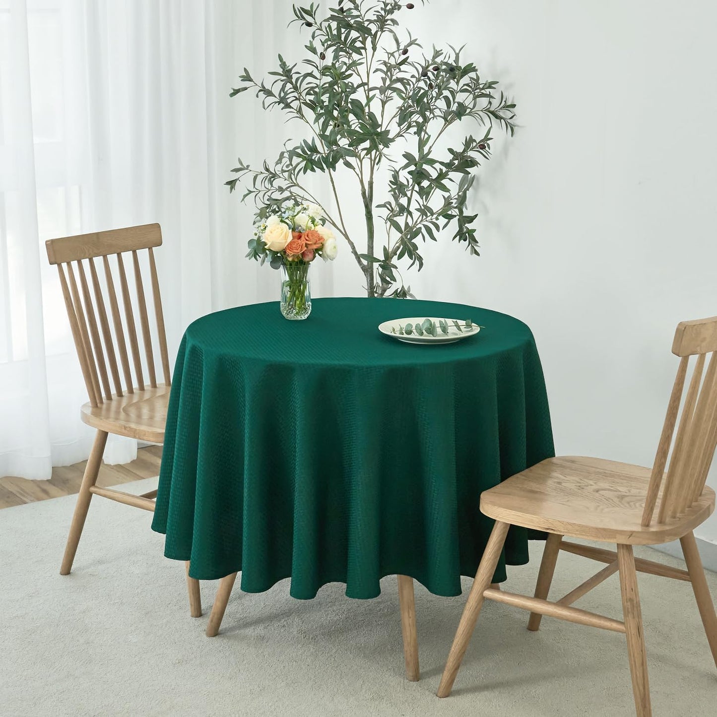 maxmill Round Tablecloth Weaved Texture Design Spill-Proof Wrinkle Free Soft Christmas Table Cloth for Circular Table Cover, for Dining Room Banquet Parties Holiday Dinner, 90 Inch Hunter Green