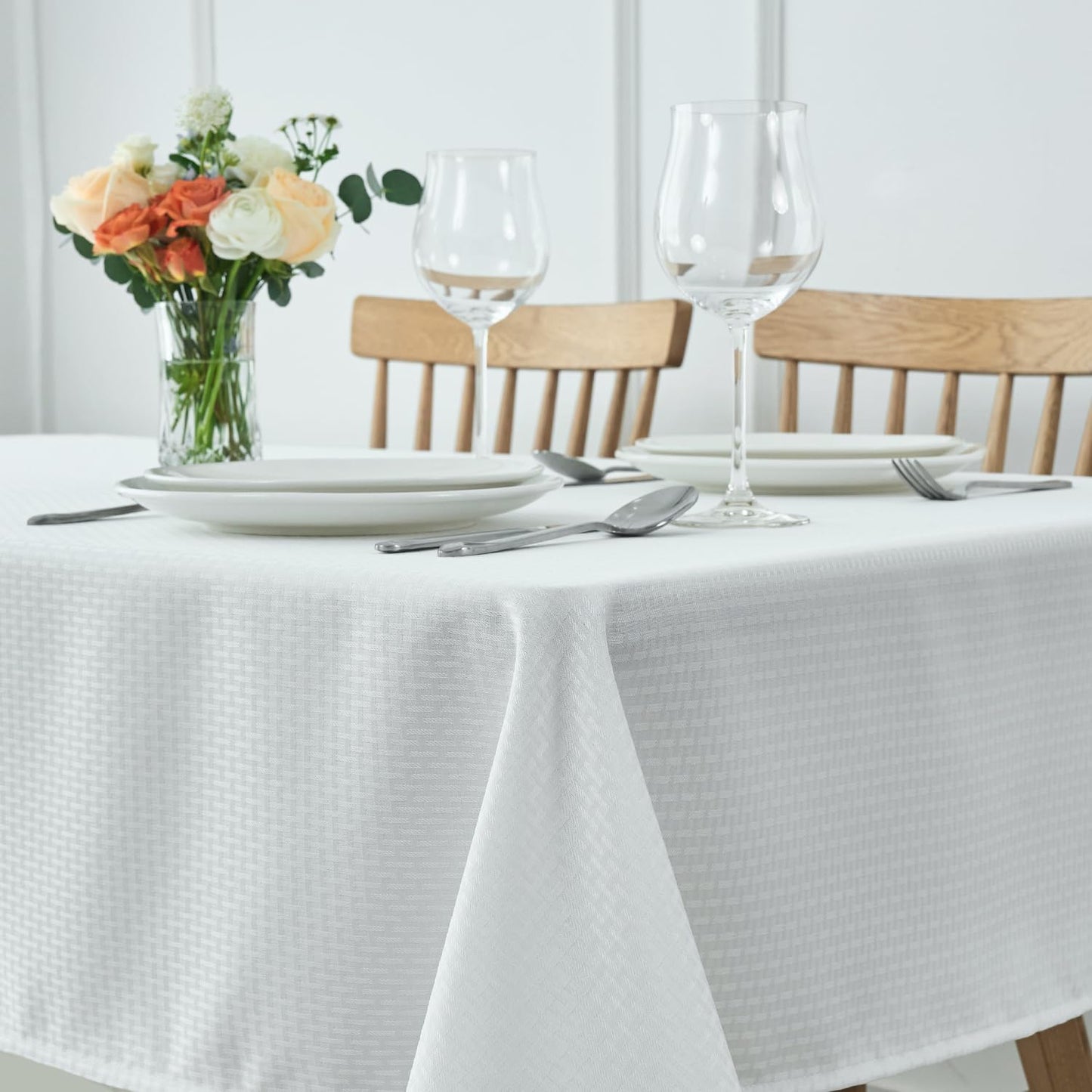 maxmill Jacquard Tablecloth Stain Resistant Waterproof Wrinkle Resistant Spillproof Washable Soft Weaved Texture Table Cloth for Dining Room, Indoor Outdoor Use, Rectangle 60 x 140 Inch, White