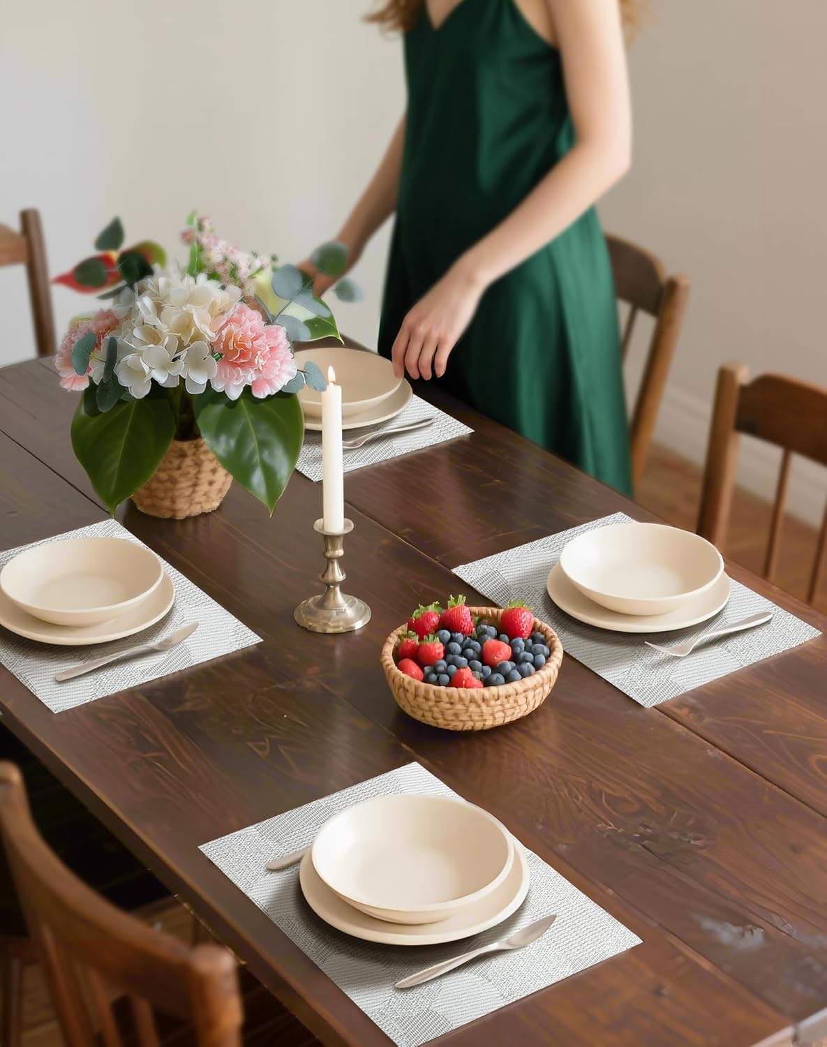 Leetaltree White Placemats Set of 8 - Heat Resistant Non-Slip Place mats for Dining Table, Washable Durable PVC Vinyl Woven Table Mats（White Circle,8）