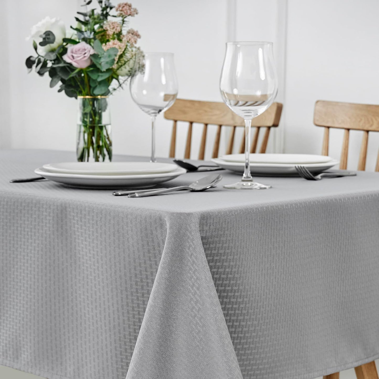 maxmill Jacquard Tablecloth Stain Resistant Waterproof Wrinkle Free Spillproof Washable Soft Weaved Texture Table Cloth for Dining Room, Indoor Outdoor Use, Rectangle 60 x 140 Inch, Light Grey