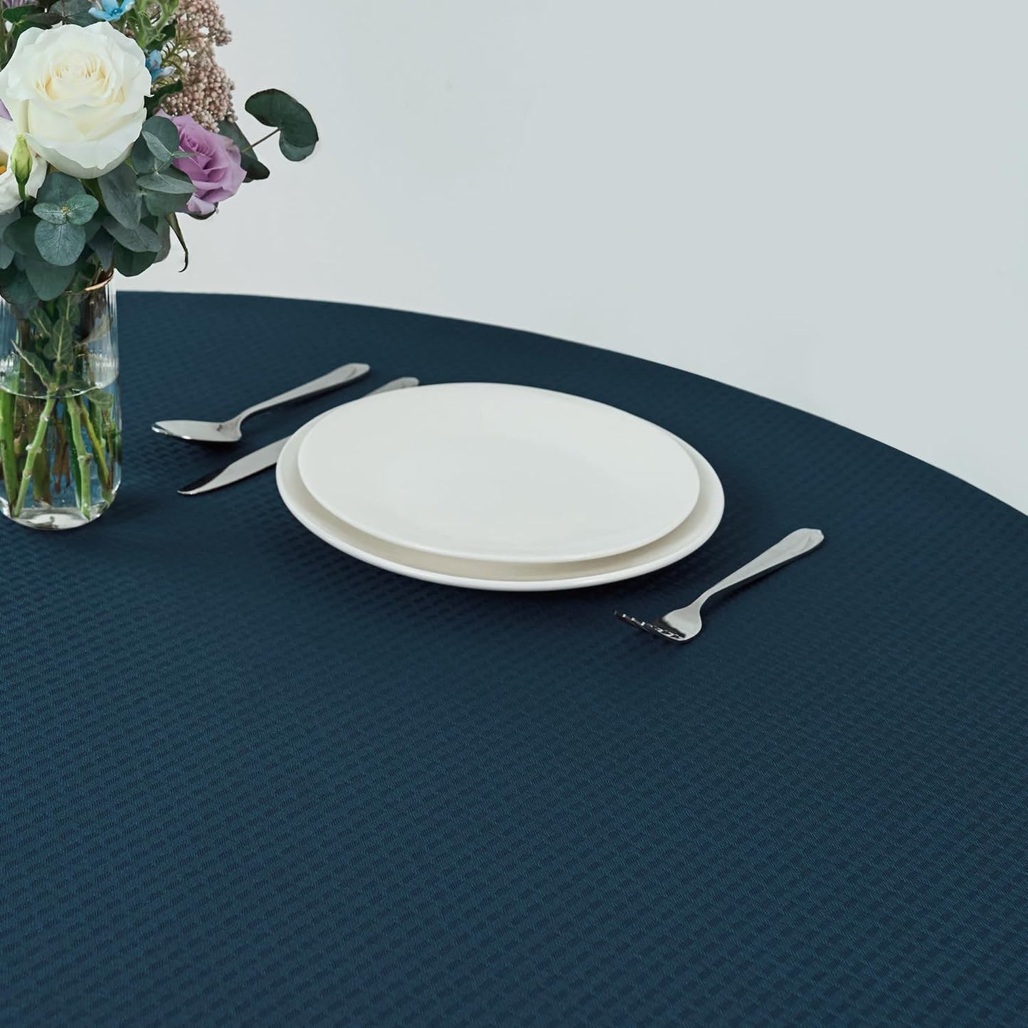 maxmill Round Weaved Texture Design Tablecloth Spill-Proof Wrinkle Free Soft Washable Table Cloth for Circular Table Cover, for Dining Room Buffet Banquet Parties Holiday Dinner, 90 Inch Navy Blue