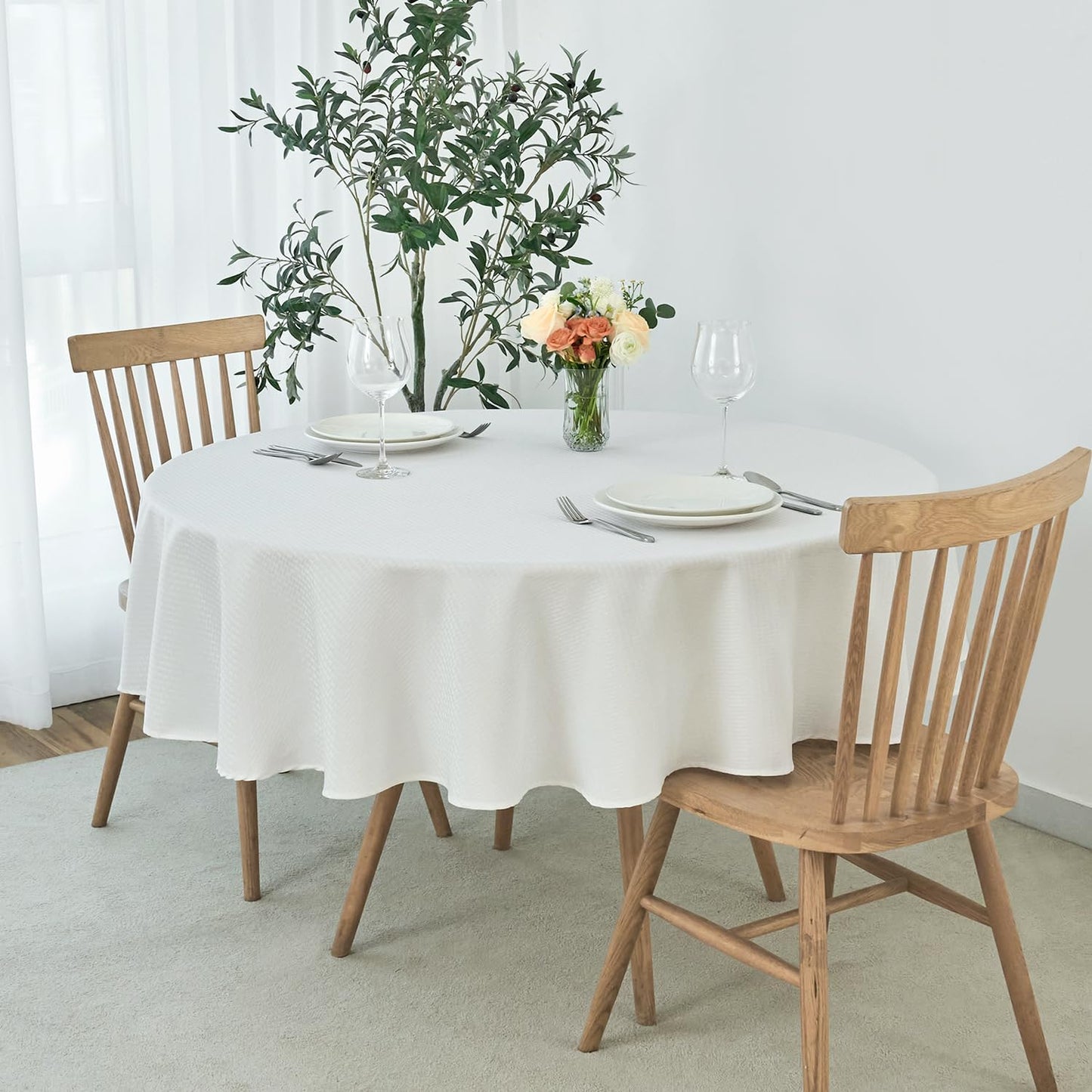 maxmill Round Weaved Texture Design Tablecloth Spill-Proof Wrinkle Free Soft Washable Table Cloth for Circular Table Cover, for Dining Room Buffet Banquet Parties Holiday Dinner, 90 Inch White