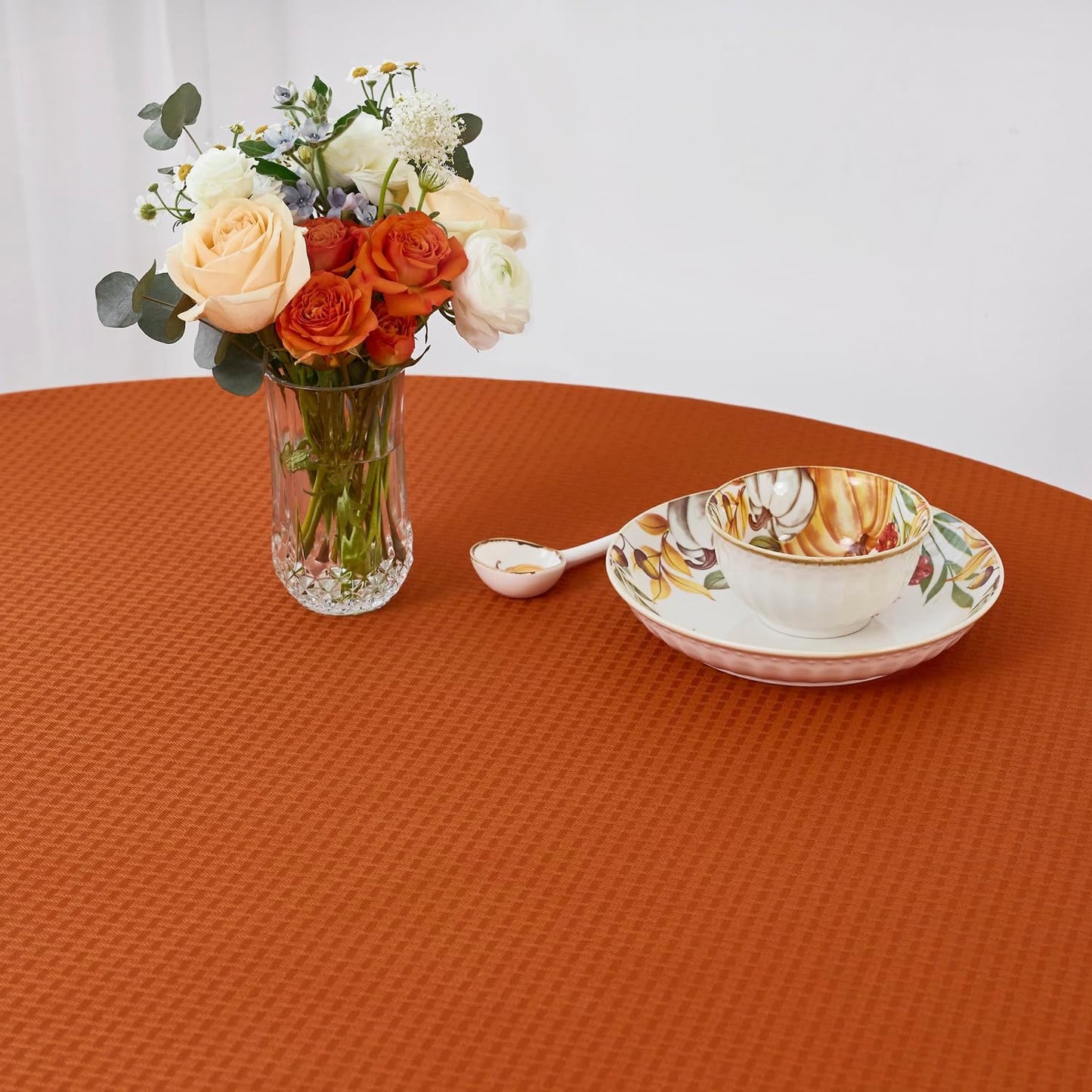 maxmill Round Tablecloth Weaved Pattern Spill-Proof Wrinkle Free Soft Jacquard Table Cloth for Circular Table Cover, for Dining Room Fall Harvest Thanksgiving Parties Holiday Dinner, 90 Inch, Rust