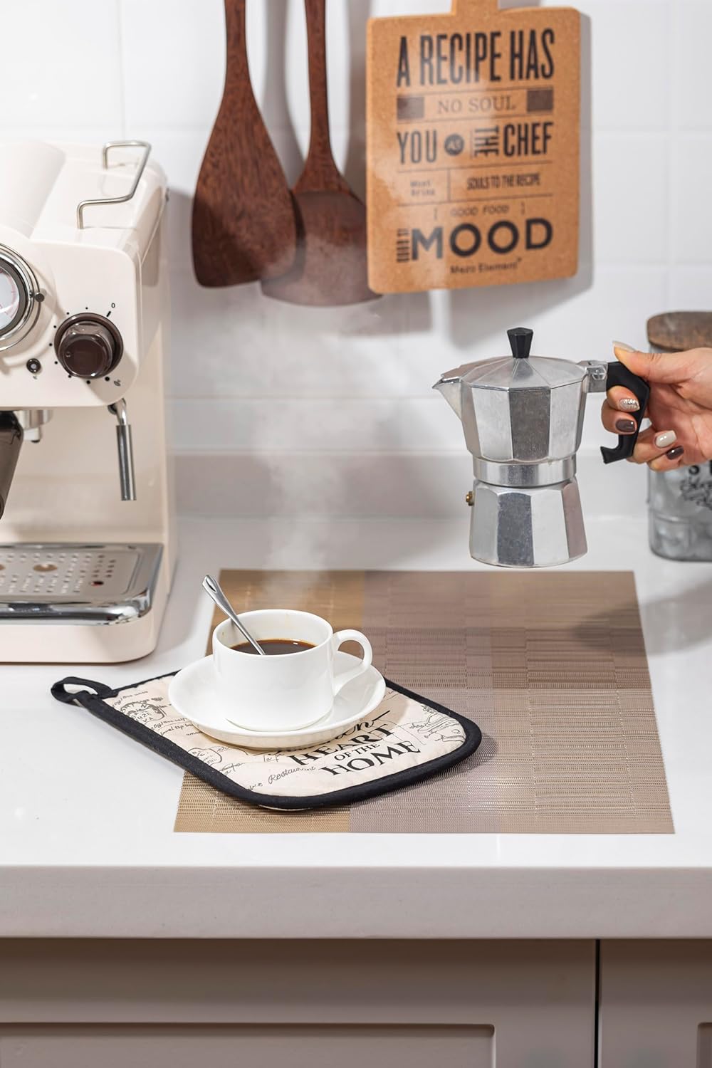 LEXMORE Placemats Set of 8 Vinyl/Plastic Woven Place Mats for Kitchen Table Indoor/Outdoor Washable Placemat Wipeable Dining Table Mats(Gold Dune)