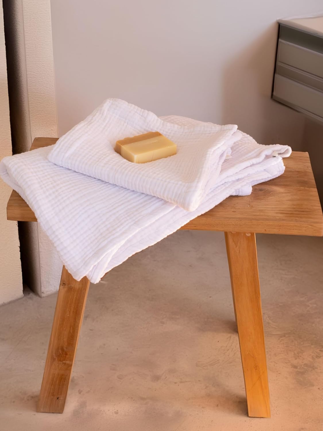 Muslin Hand Towels Pack of 4, Luxury 100% Turkish Cotton Thin Soft Quick-Dry Lint-Free Large Size Bath Hand Bathroom Towel Sets (White, Pack of 4 Hand Towels)