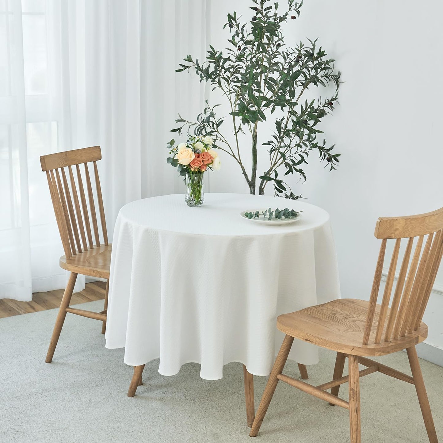 maxmill Round Weaved Texture Design Tablecloth Spill-Proof Wrinkle Free Soft Washable Table Cloth for Circular Table Cover, for Dining Room Buffet Banquet Parties Holiday Dinner, 70 Inch White