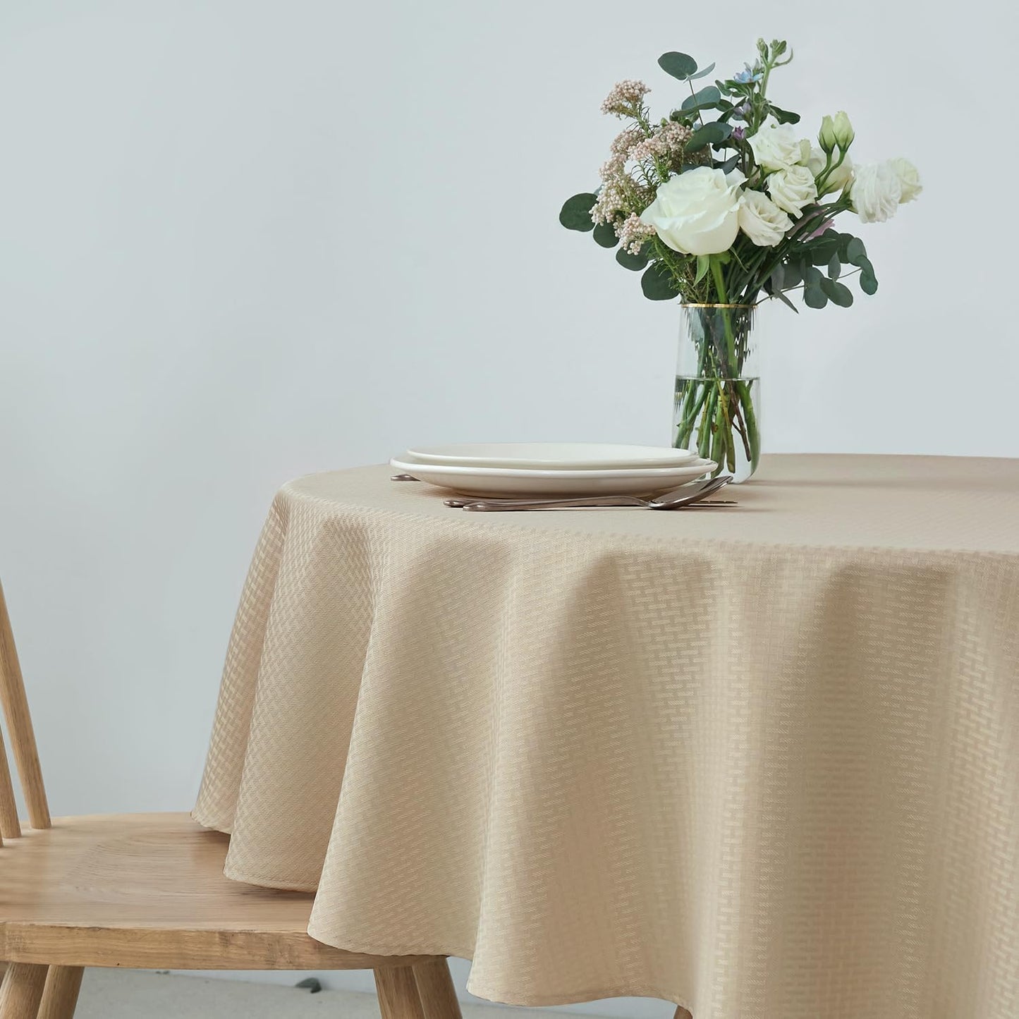 maxmill Round Weaved Texture Design Tablecloth Spill-Proof Wrinkle Free Soft Washable Table Cloth for Circular Table Cover, for Dining Room Buffet Banquet Parties Holiday Dinner, 90 Inch Natural