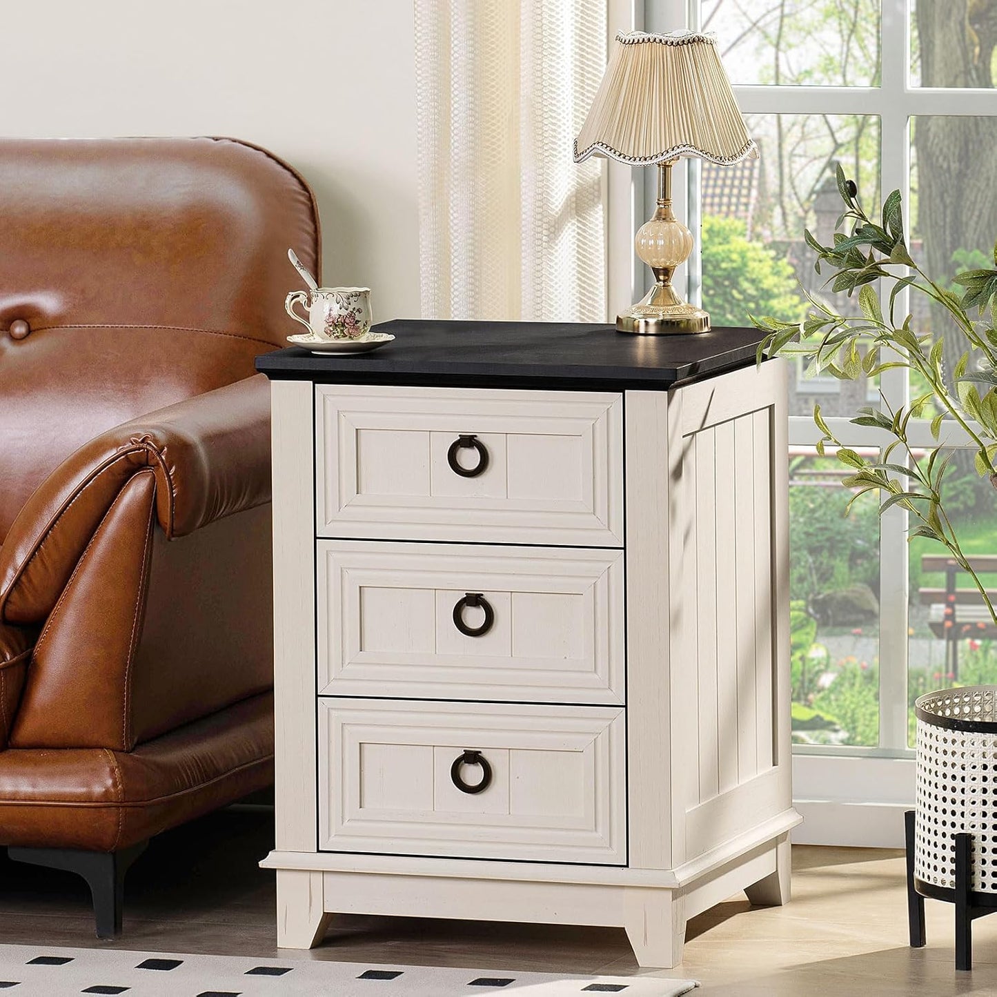 18" Farmhouse Night Stand with 3 Drawers, Wood End Table Dresser for Bedroom, White Nightstand, Bed Side Table with Metal Handle, Bedside Cabinet for Bedroom Living Room, Closet