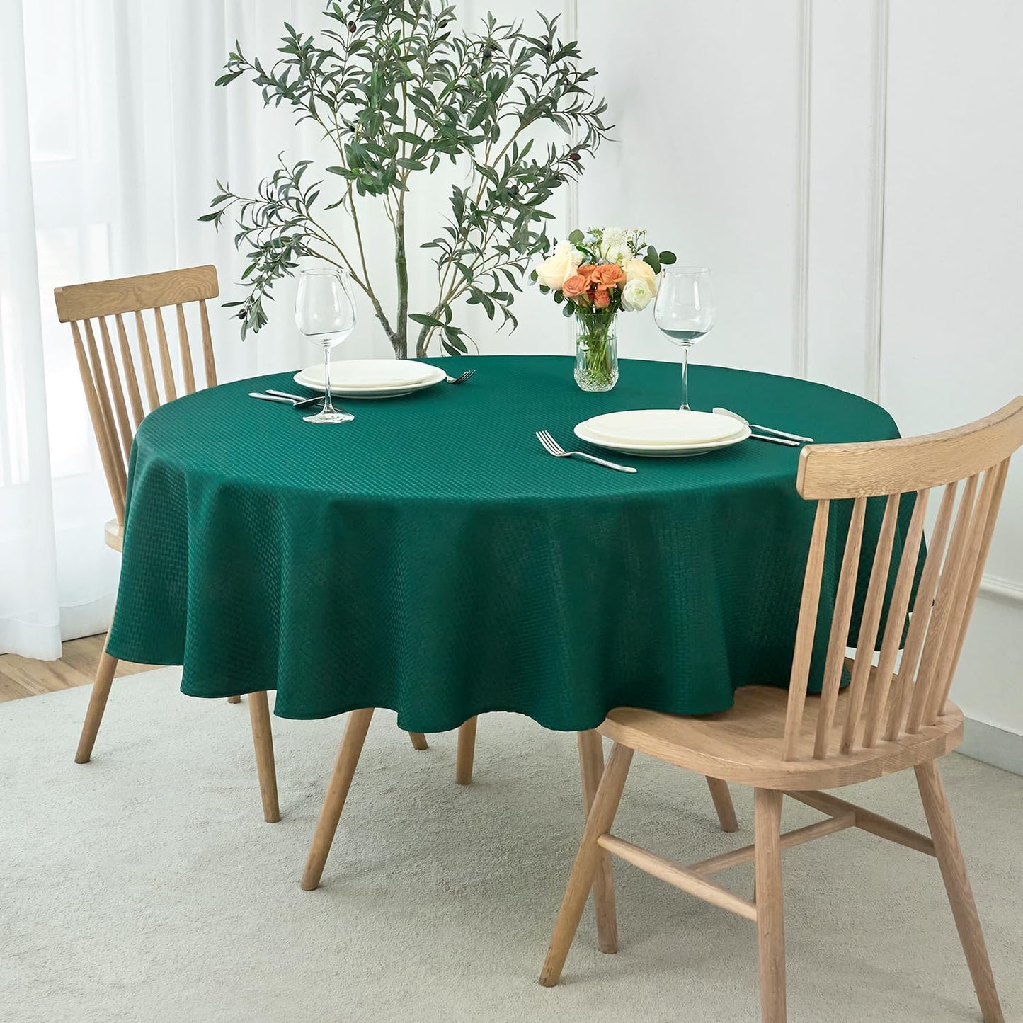 maxmill Round Tablecloth Weaved Texture Design Spill-Proof Wrinkle Free Soft Christmas Table Cloth for Circular Table Cover, for Dining Room Banquet Parties Holiday Dinner, 90 Inch Hunter Green