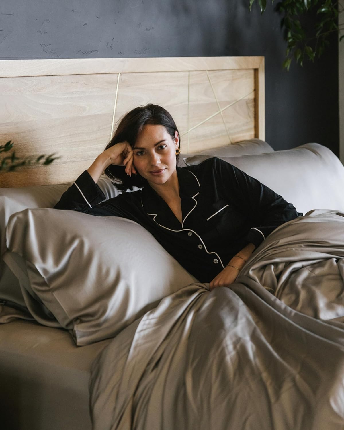 Cozy Earth Luxury Bed Sheet Set - 100% Viscose from Bamboo Fabric, Ultra-Soft & Breathable, Fits Regular & Deep Pocket Mattresses up to 20" - 4 Pieces Twin Sheet Set Dove Grey