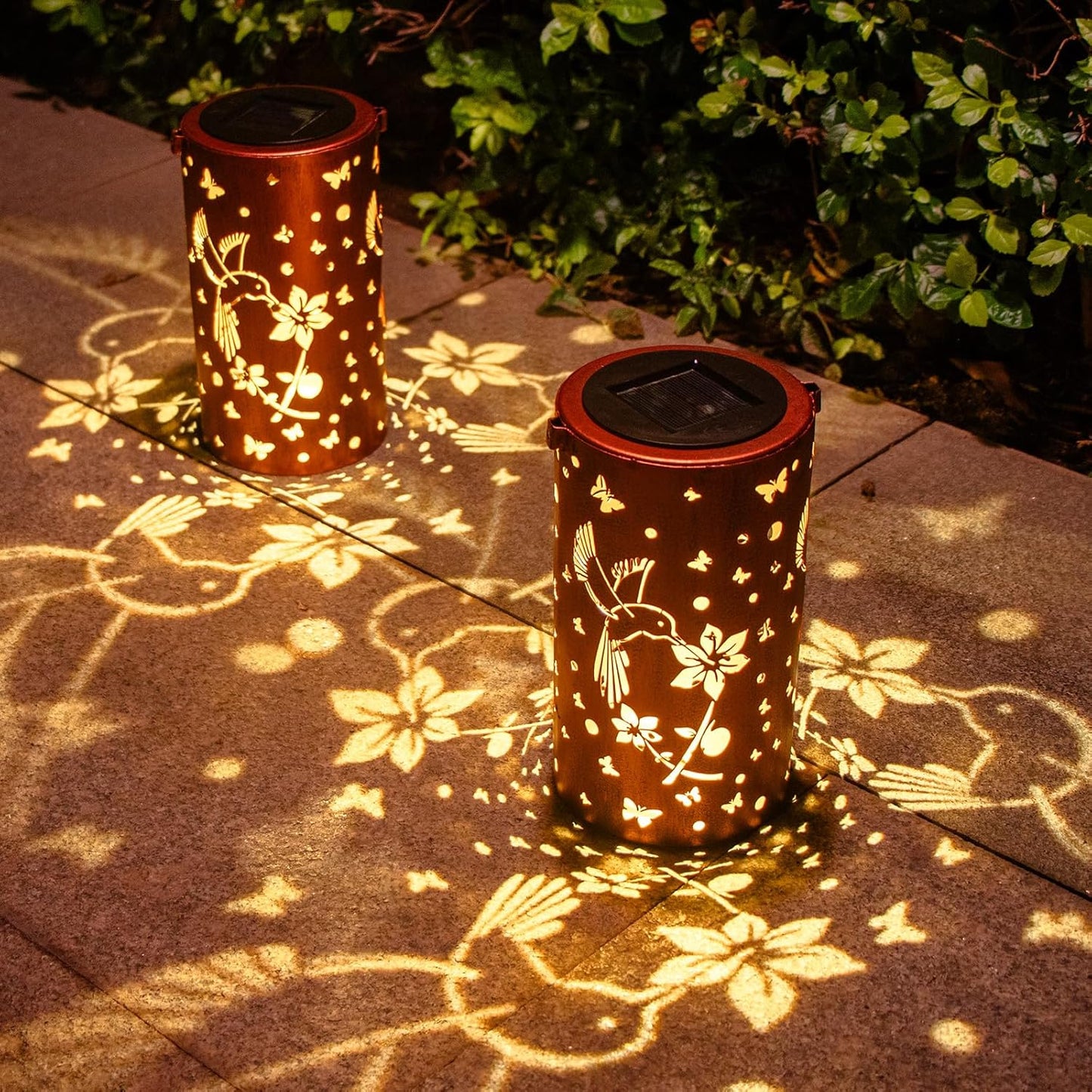 Solar Lanterns Outdoor Waterproof Hummingbirds Birthday Gifts for Women Mom Grandma Garden Decor Metal Hanging LED Decorative Light for Patio Yard Lawn Backyard Front Porch Gardening Gifts