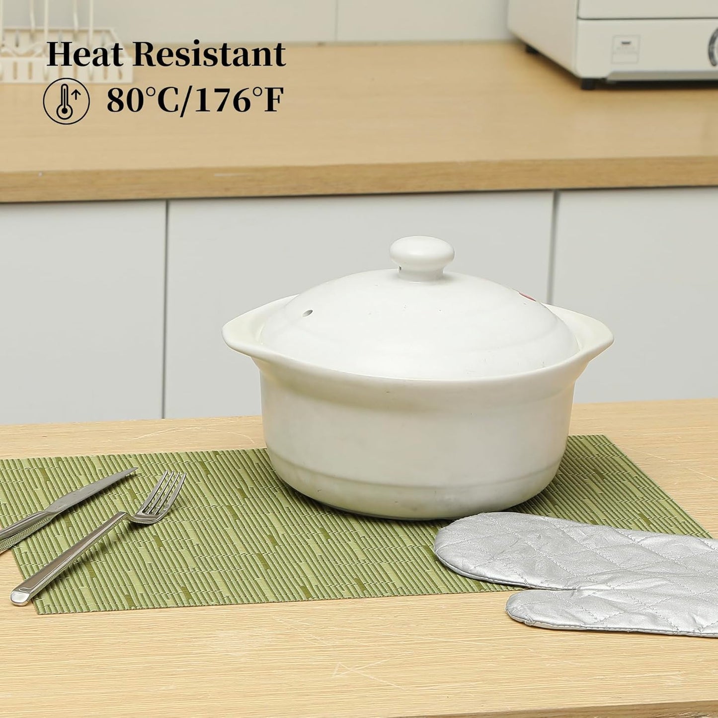 Leetaltree Pea Green Placemats Set of 8 - Heat Resistant Non-Slip Place mats for Dining Table, Washable Durable PVC Vinyl Woven Table Mats（Pea Green, 8）