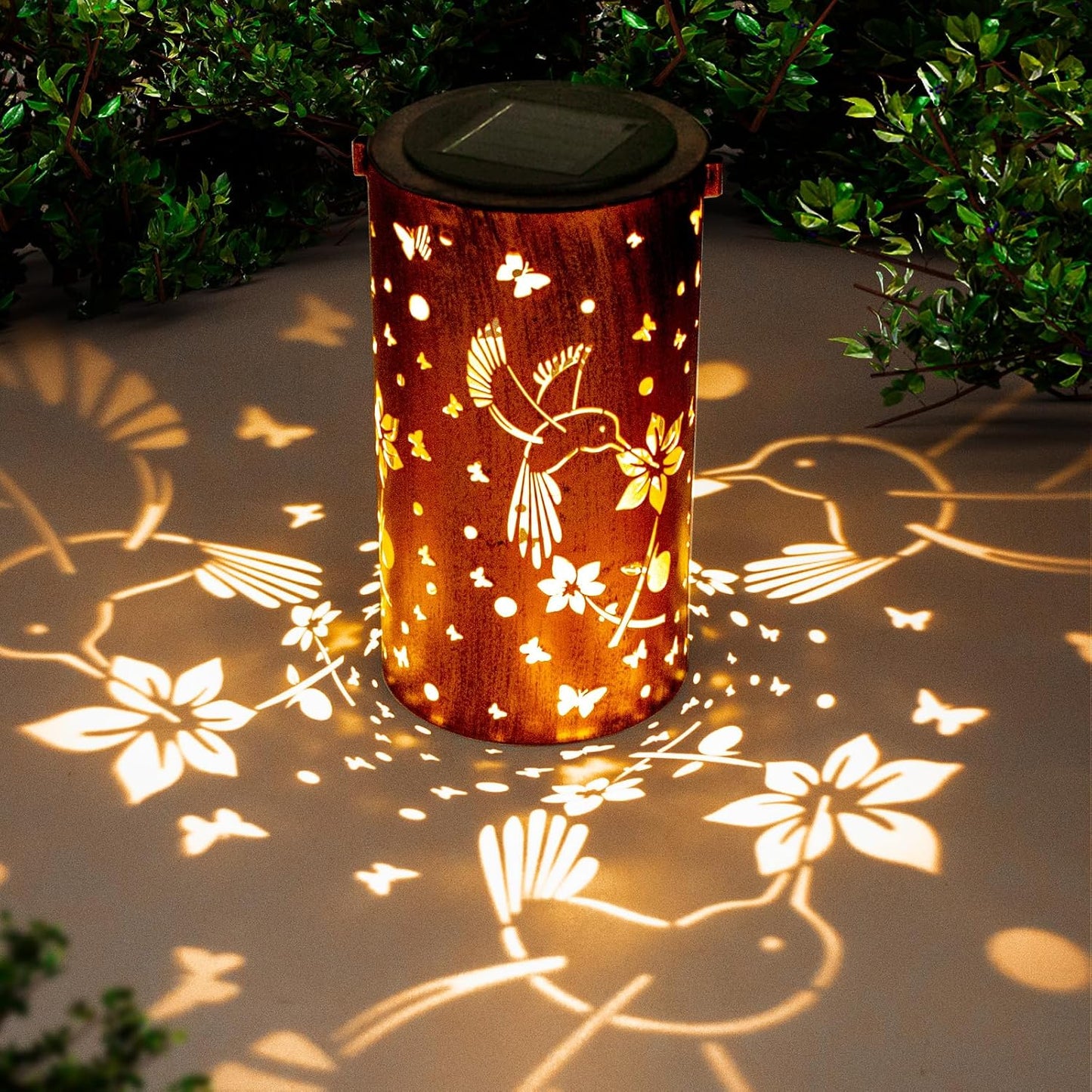 Solar Lanterns Outdoor Waterproof Hummingbirds Birthday Gifts for Women Mom Grandma Garden Decor Metal Hanging LED Decorative Light for Patio Yard Lawn Backyard Front Porch Gardening Gifts