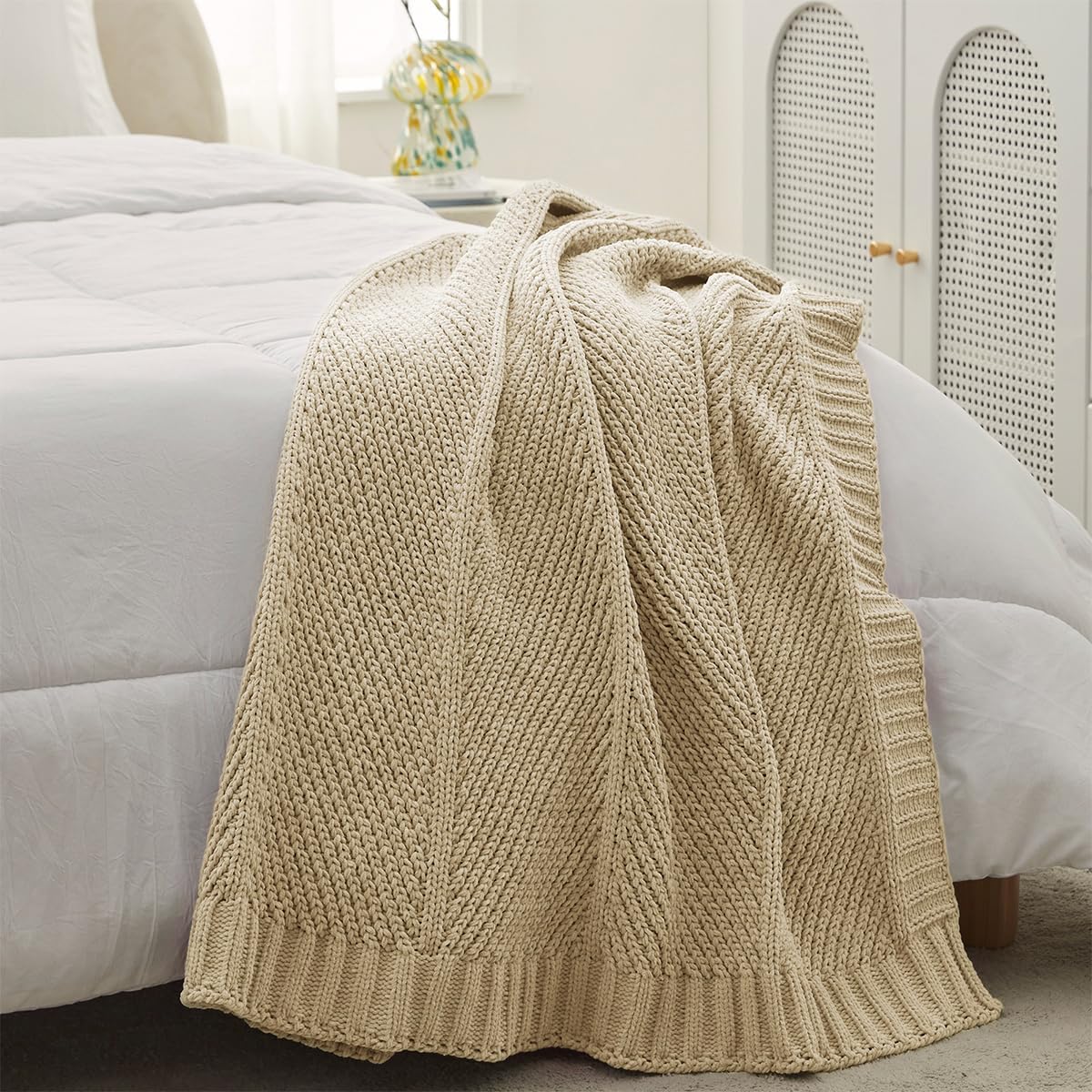 Amélie Home Chevron Chenille Knit Throw Blanket for Couch, Cozy Texture Decorative Soft Blanket for Sofa & Chair, 60"x80", Beige